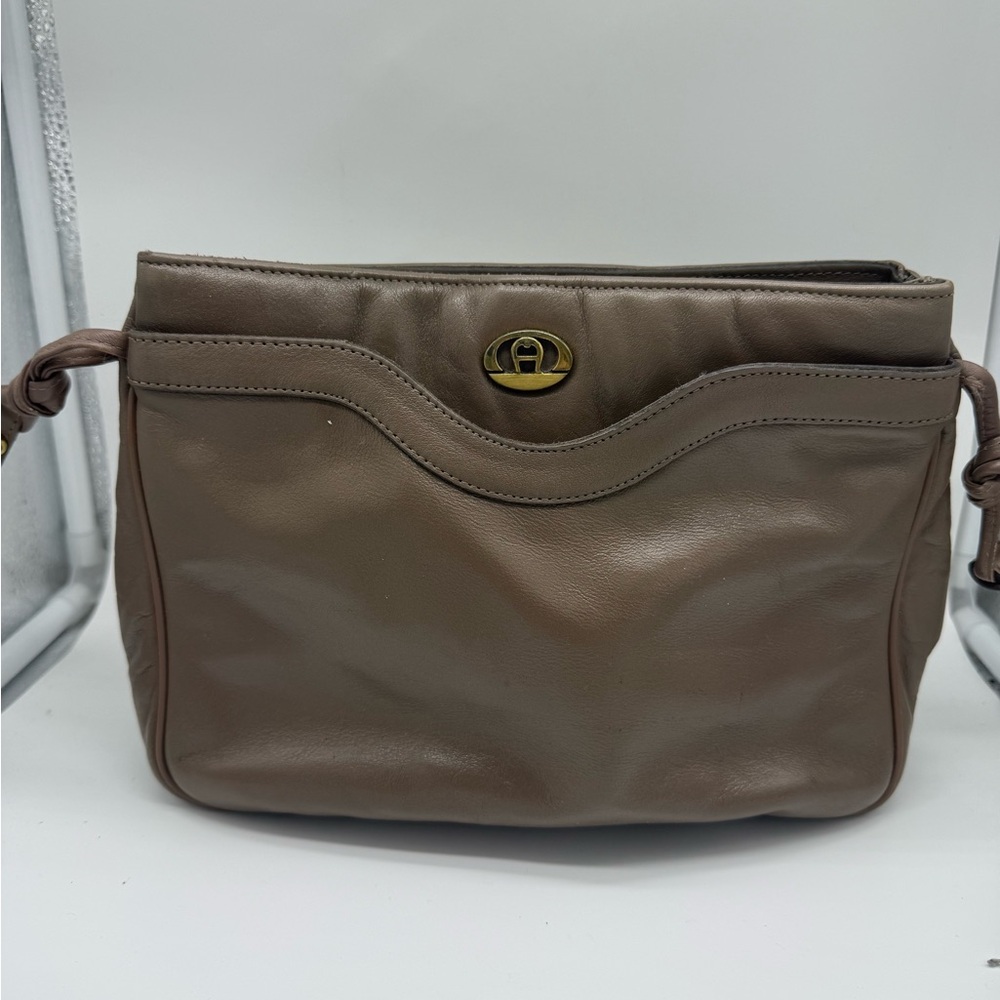 Vintage Whimsy Goth Etinne Aigner Taupe Leather Crossbody